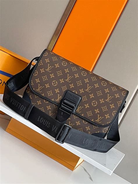 louis vuitton túi nam|túi tote Louis Vuitton.